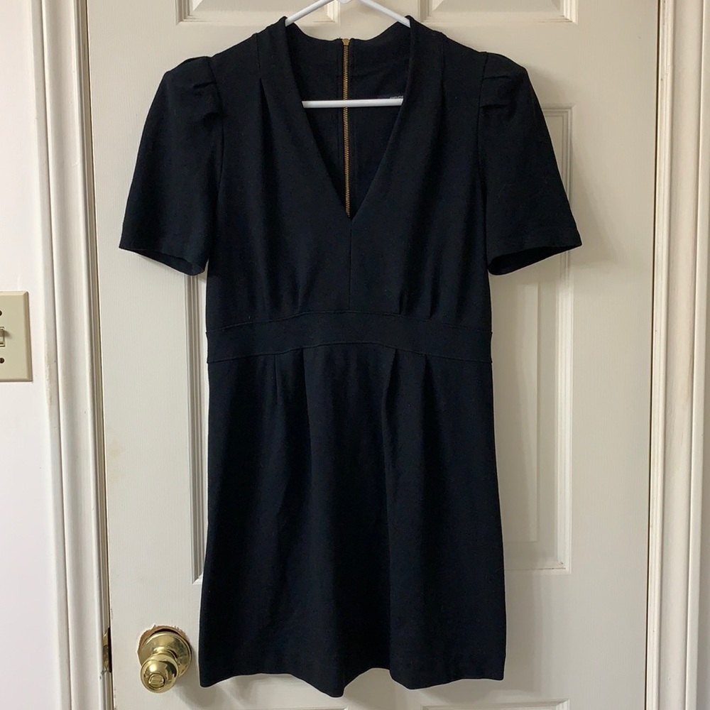 🌷3 for $25🌷French Connection, US S, Black Short Sleeve V-Neck Jersey Dress